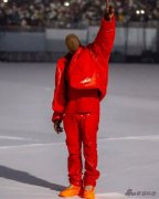 没说一句话的侃爷创造苹果 Apple Music 直播纪录，330 万人观看