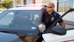 摩托罗拉推出警用车载 AI 视频系统 M500