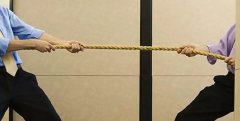 行业迎来“双高一新”趋势，美的、格力为抢夺行业话语权再争第一